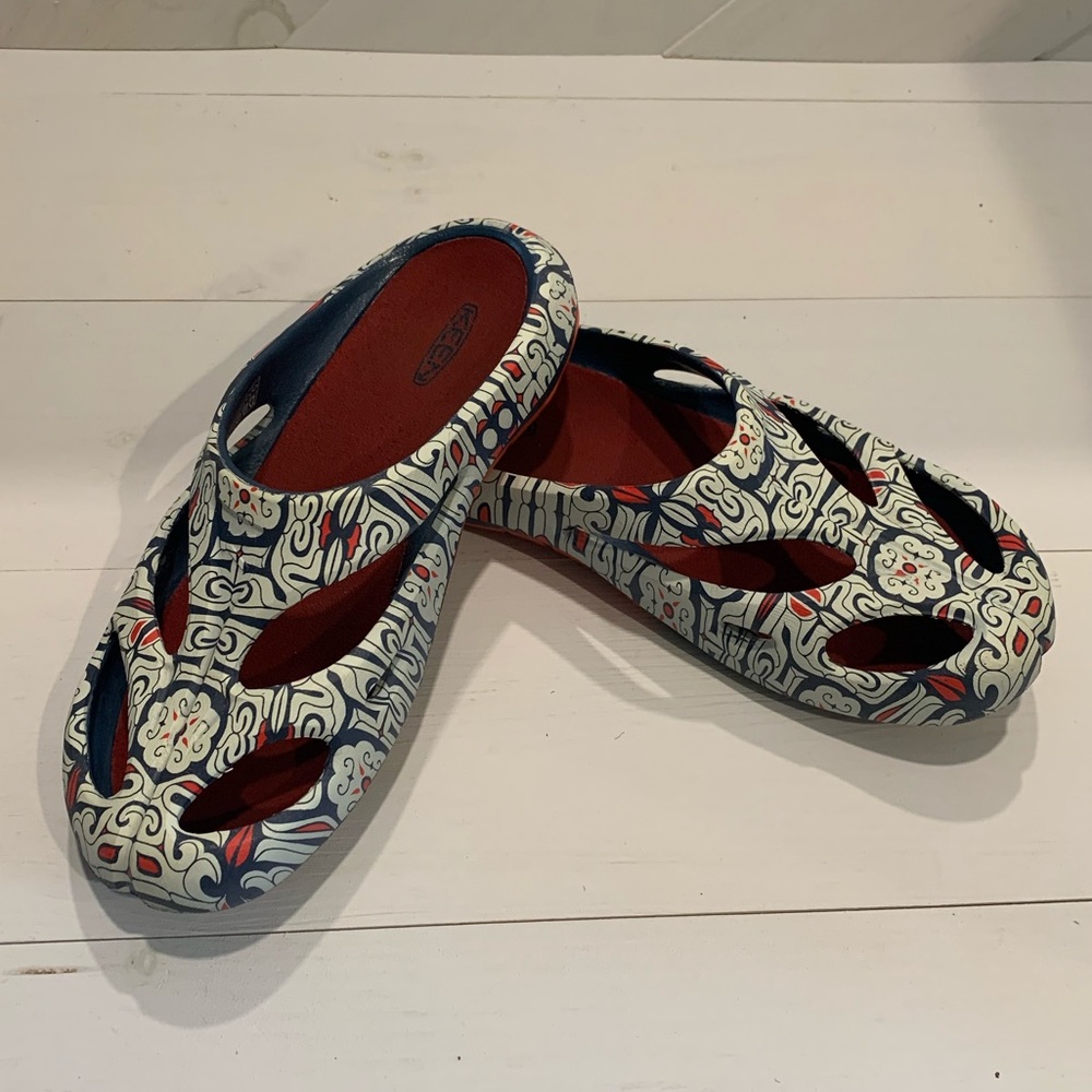 Keen sandals size 9